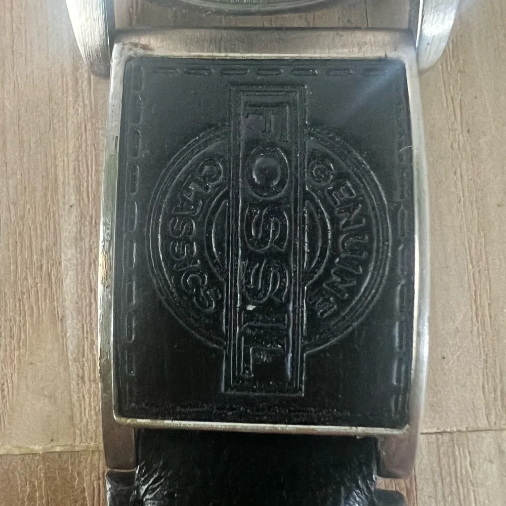 Rare Fossil EC-8722 black leather embossed watch NEW BATTERY